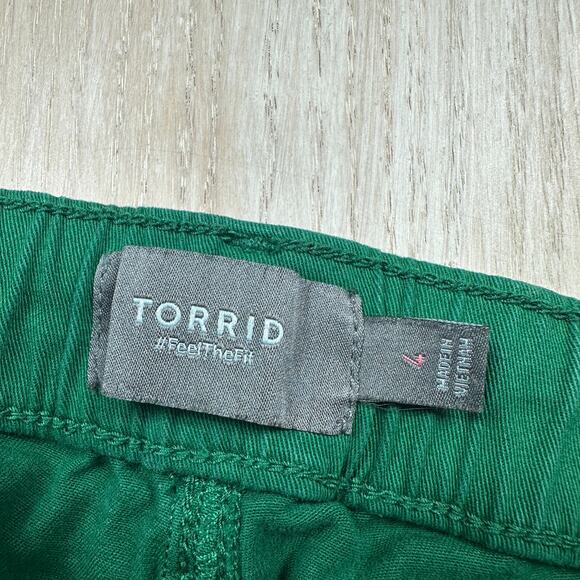 Torrid Green Stretch Casual Shorts 4X Plus Elastic Waist Pockets Tie Front - Picture 9 of 15
